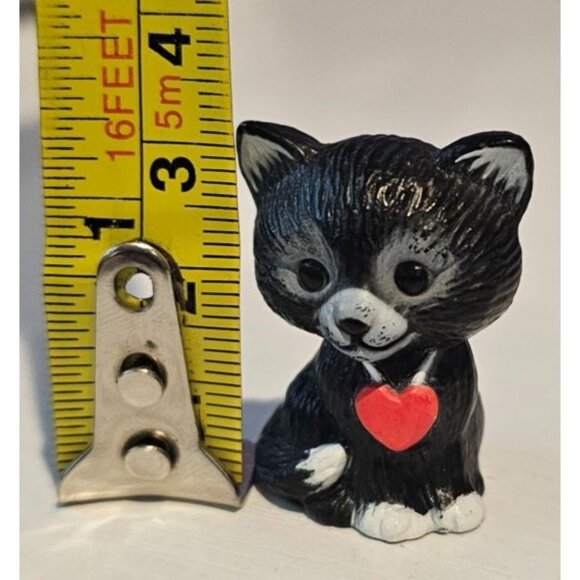 Hallmark Black White Cat Figurine Merry Miniatures Red Heart Vintage 1984 1.25" - Picture 2 of 7